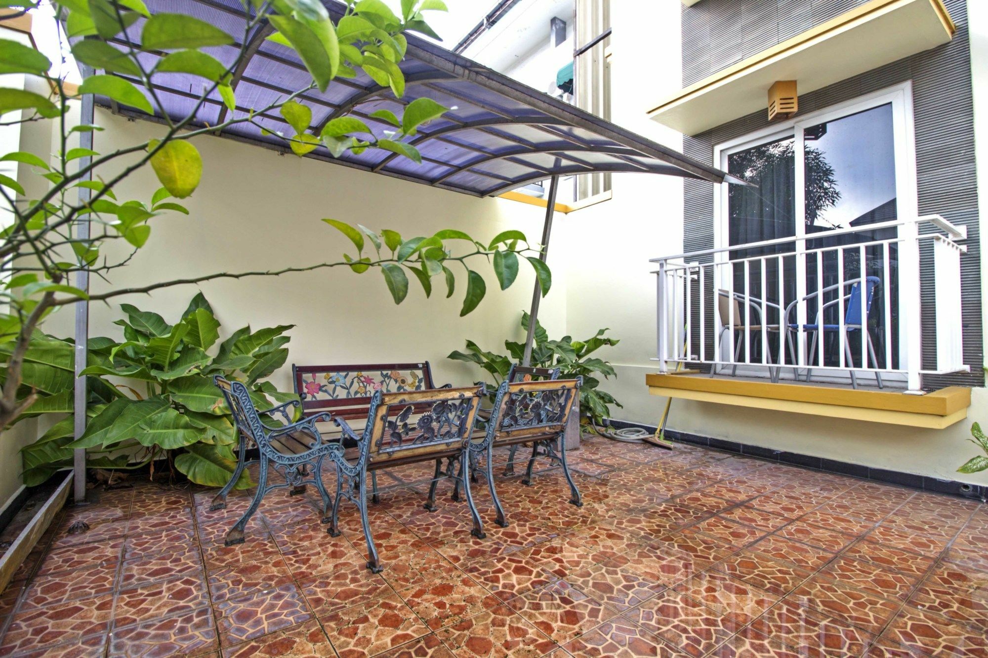 Rumah tetamu Reddoorz Near Itc Kuningan