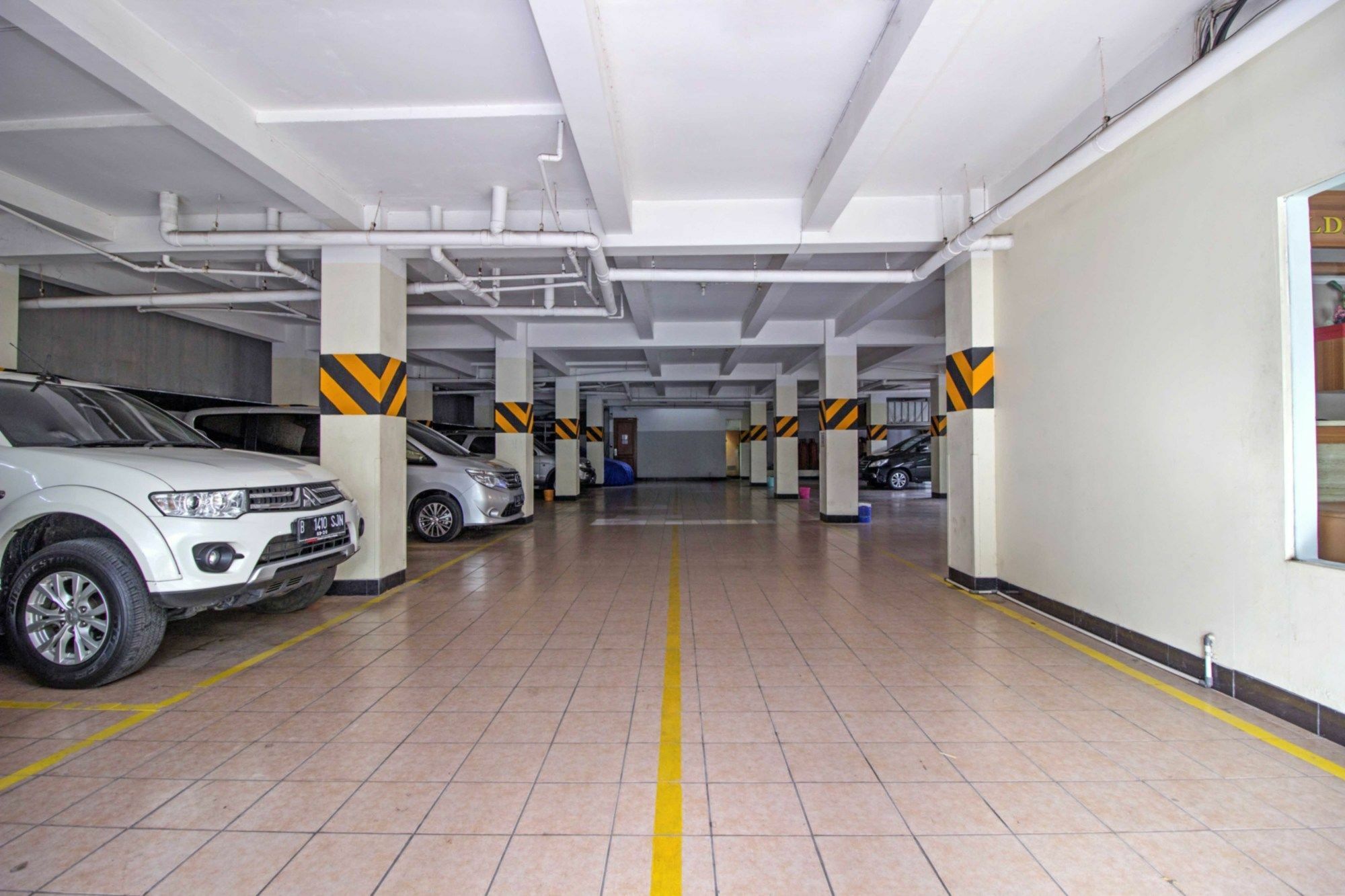 Rumah tetamu Reddoorz Near Itc Kuningan