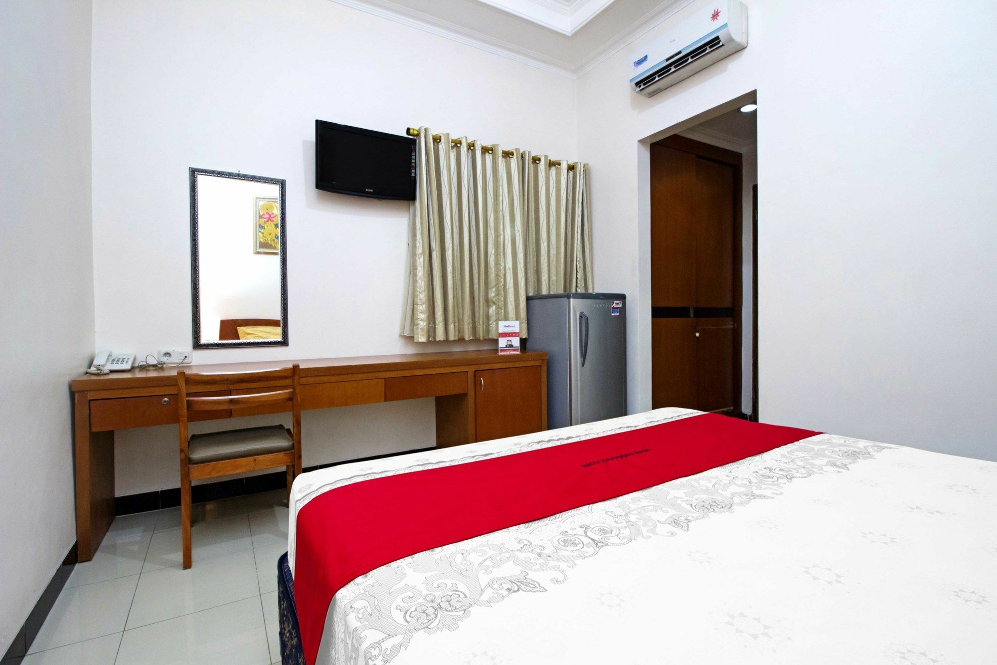 Rumah tetamu Reddoorz Near Itc Kuningan 2*